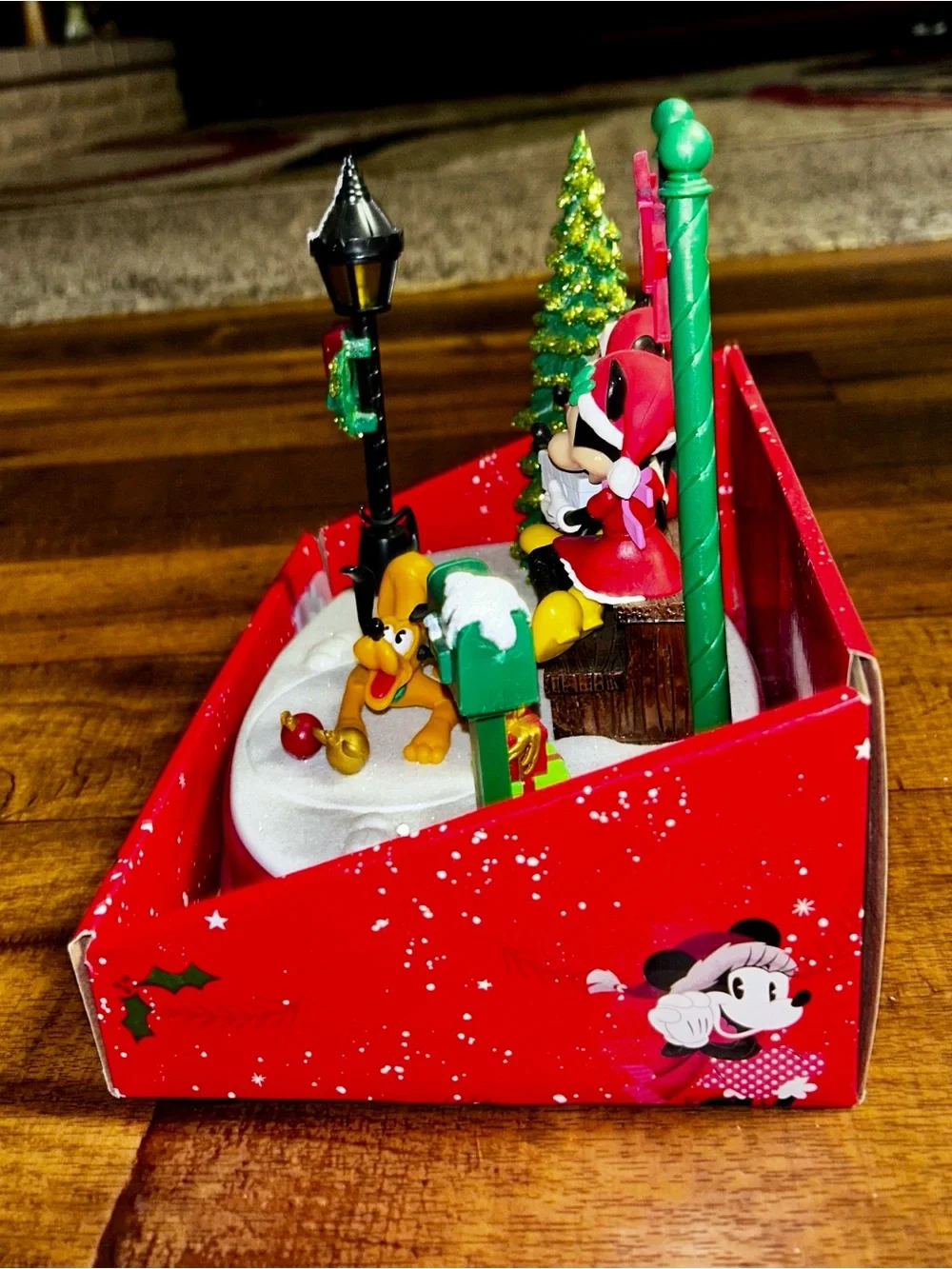 Disney ~ Mickey & Minnie Mouse Christmas Animated/Musical Mail Box Scene ~ New